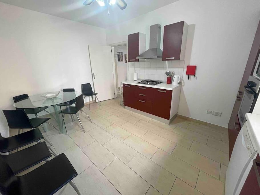 Gzira / Sliema Wifi & Ac ! Great Value & Location Lejlighed Eksteriør billede
